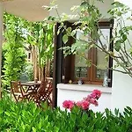 Nautilus Alojamento de Acomodação e Pequeno-almoço 4*